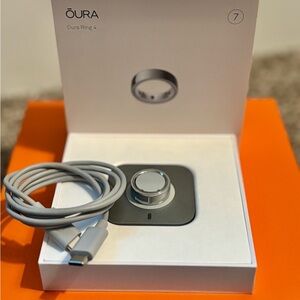 Oura Silver Ring 4 with Charging Set Size 7